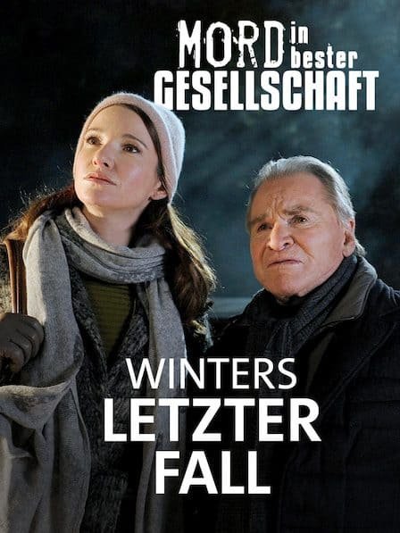 Scene from 'Mord in bester Gesellschaft: Winters letzter Fall' featuring two characters in a winter setting.